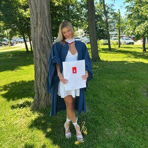 Meet your Posher, Abby